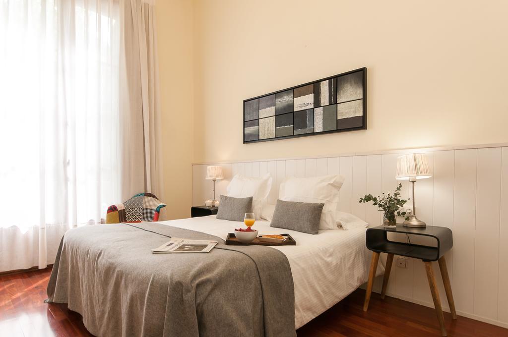 อัสปาซิโอส รัมบลา กาตาลุนยา สวีท Apartment บาร์เซโลนา ภายนอก รูปภาพ